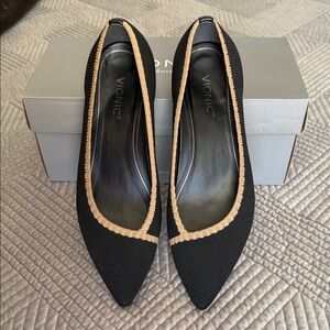 Vionic Dahlia Black and Tan Knit Flats